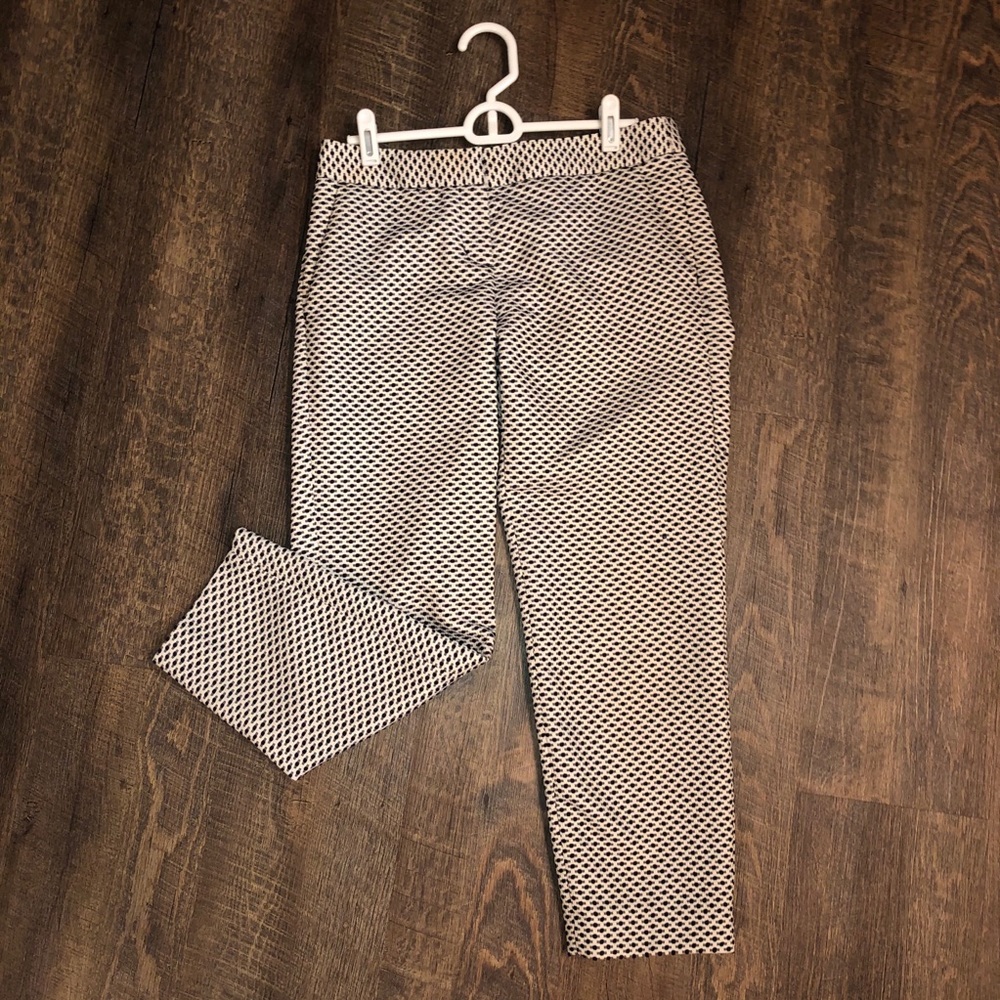 Black and white express capris pants